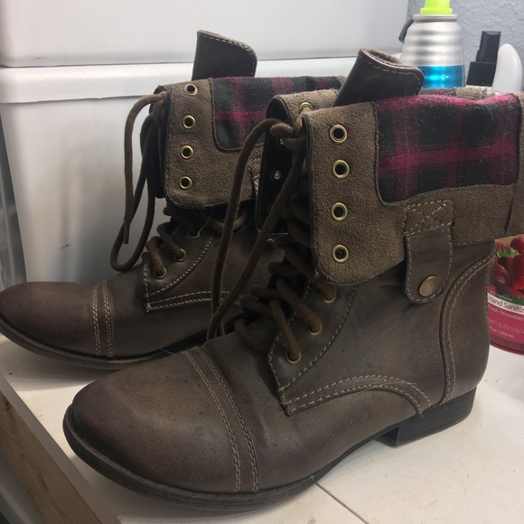 Boots - Picture 2 of 2